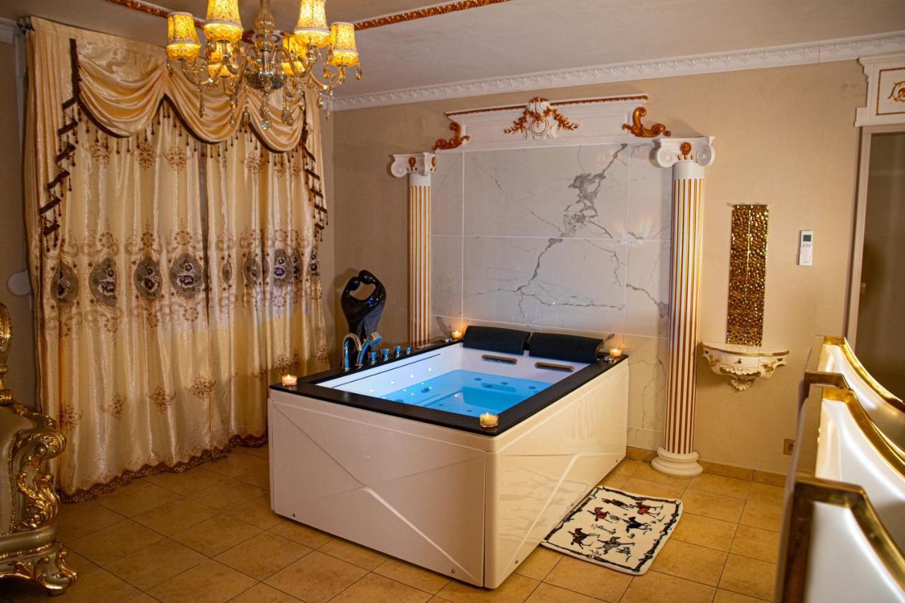 Le Petit Versailles เวอร์นอน ภายนอก รูปภาพ